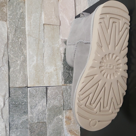 UGG Women's Classic Mini II Winter Boot Shoes - Picture 8 of 8